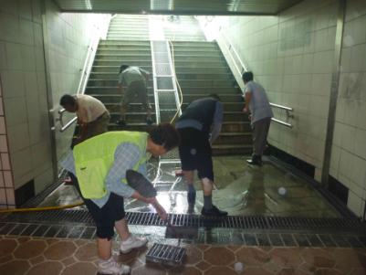 시민 왕래 많은 정천 지하차도 세척작업 실시